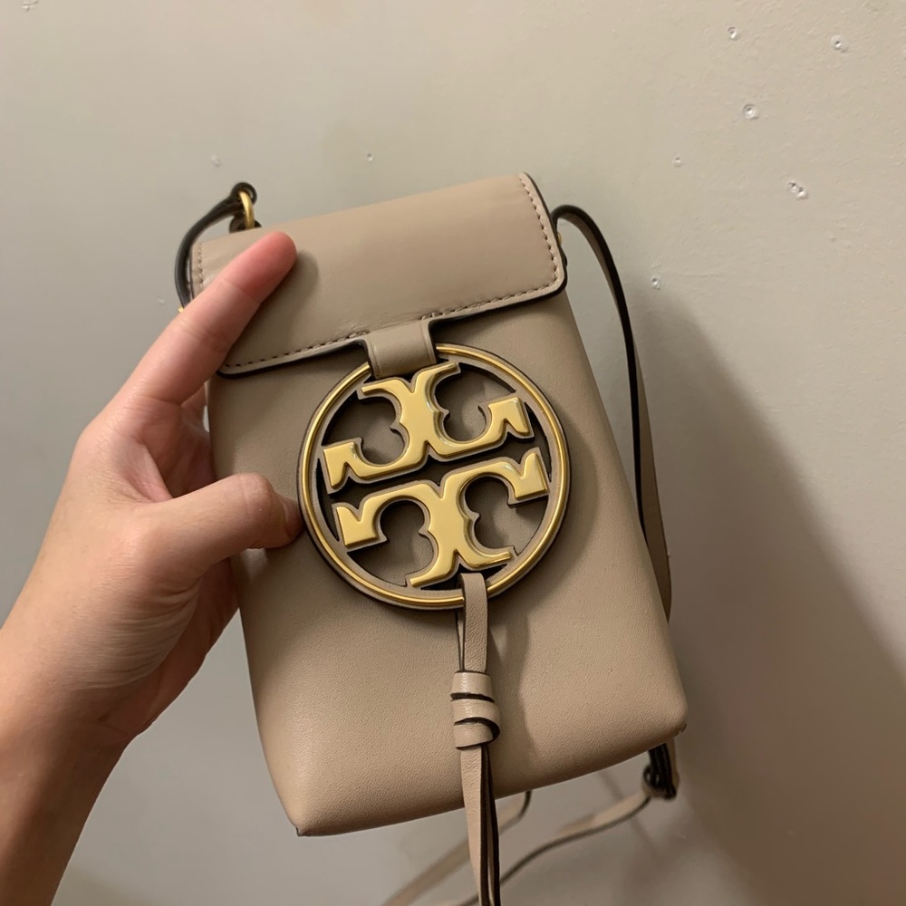 TORY BURCH PHONE BAG NEW NEVER USED.